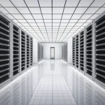 Allée d'une salle de serveurs informatiques